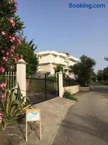 Qerana's rooms: Corner of nature - Image 1