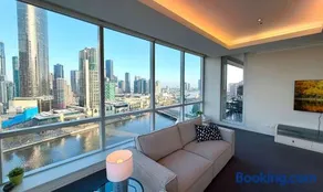 Penthouse with Amazing Views & Three En-Suites - Image 1