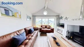 Sea Dog - Part of the The Bay Filey Holiday Village with pool, gym and direct beach access, pub, restaurant, tennis and meadows walks - Image 3