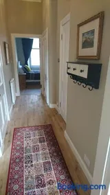 Murrayfield Spacious 2-bedroom apartment - Image 5