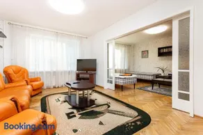3 room central apartmend 90m2 parking for one car fifth floor and the building does not have an elevator - Image 1