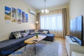 Grand Luxury Condo by NDK and National Stadium with Free Parking - Image 1