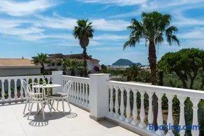 White Lotus Loft & Apartments - Image 1