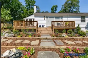 Spacious home with an outdoor pool, screened porch, washer dryer & central AC - Image 4