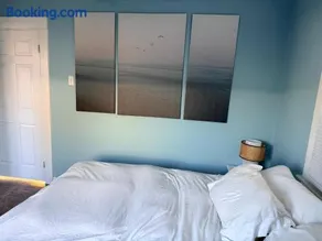 5 Minute Walk To Sofi Art Deco Beach Themed Cottage - Image 4