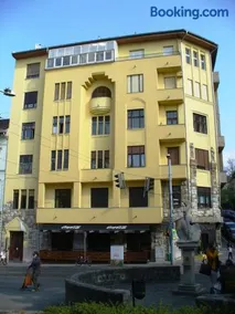 Castle Area Apartment - Image 4