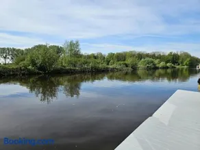 Luxe woonboot in de natuur aan doorgaand vaarwater - Image 2