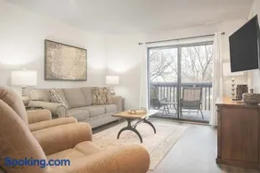 Ozark Mountain Retreat, Family Condo with Resort Amenities - Image 1