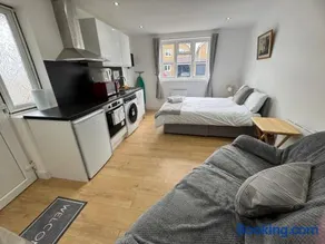London Heathrow Ashford Escape Flat 1 - Image 1