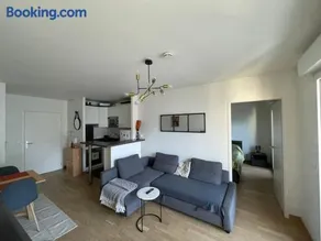 Cosy apart with balcony Eiffel Tower view - Image 3