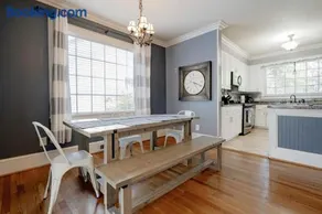 Walk to USC Devine Street - Cool Blue Bungalow - Image 2