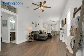 Charming Cottage w Pool, Walkable to Downtown - Image 4