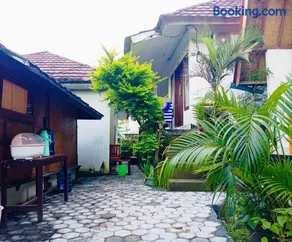 Putri Nyale Bungalows & Rooms - Image 4