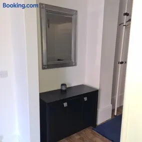 Cozy apartment in Burton town centre - Image 3