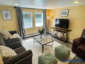 Nothing Fancy Older Pet Friendly Home near I 95 - Image 3