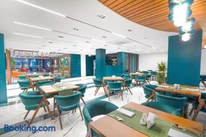 Metropol Hotel - Image 4