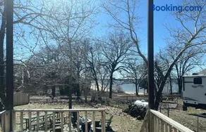 Granny Flo's Lakehouse - Image 2