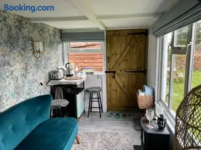 Bothy hut - Image 2