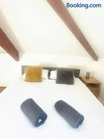 Stylish modern town-centre house, walk to station, Ideal for professionals & short stays - Image 2