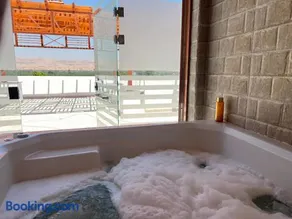 Spacious Luxury Nile-View Apartment on Upper Floor with Rooftop, Jacuzzi & BBQ ,Steps from Hilton Hotel - Image 3