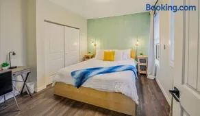 DT Stylish & Newly Renovated Home 2BR Sea Tac 6 Miles with AC - Image 5