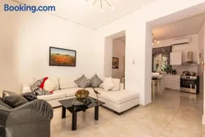 Gogo's Cosy Beach House - Image 2