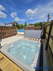 The Cove 12-4 By SDC, Big Deck, Pool, Hot Tub, By Lake , No Stairs - Image 1