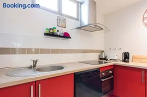 studio next to bordeaux city center with a terrace - Image 3