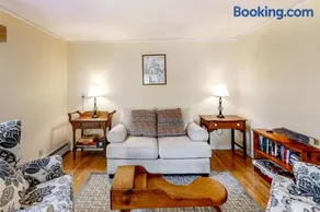 Dory Haven: Cove-front Home with sunroom, screened porch & waterfront yard - Image 3