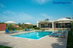 Nancy's budget villa with pool & Jacuzzi by "elite" - Image 3