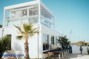 We Surf House - Image 1