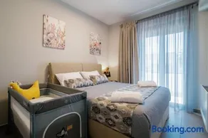 Deluxe Boutique Apartment - Image 2