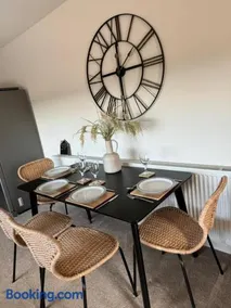 Chew View Luxury Apartment - Image 5