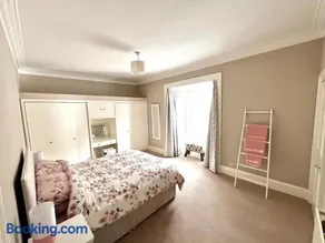 Two Bedroom Apartment in Bridge of Allan - Image 4