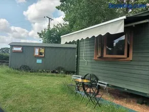 Glamping Malvern shepherd hut - Image 3