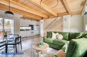 Stay Portland - Alberta Arts District Hideaway - Stylish Townhome - Image 3