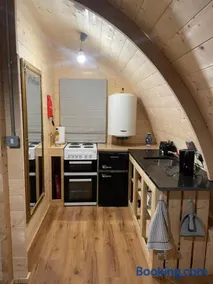 Executive Pod and Jacuzzi - Image 4