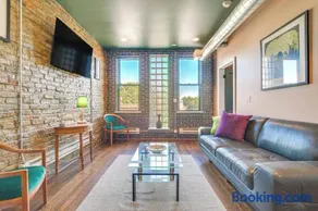 UrbanEden Loft Apartment - Image 1