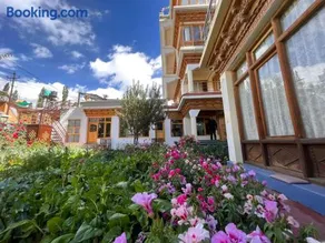 New Moon Guest House - Image 4