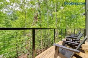 Peaceful Smoky Treehouse| Hot Tub • Hammock • Deck - Image 5