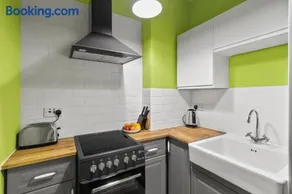 Bay Apartment - Image 4