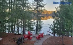 Luxury Log Home W Sandy Frontage Private Dock Year-Round trails - Image 4