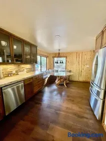 Cozy Cabin Retreat - Image 4