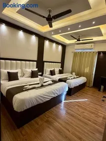 Hotel KABIR ROYAL-5 MIN WALK TO GOLDEN TEMPLE - Image 1