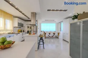 Infinity Villa with Pool, BBQ and Ping-Pong Table, 2km from the beach - Image 5