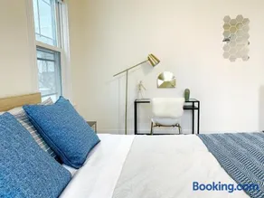 Best Location At Harvard University! 4 Bedroom Apartment! Two Units Available! - Image 4