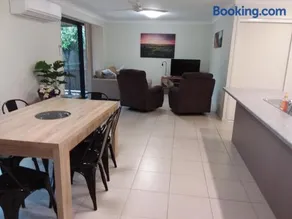 Waratah Apartment - Image 3