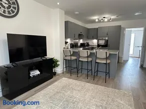Newly Built 3BR Beautiful Quiet Estate Close To Darent Valley Hospital - Image 1