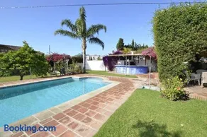 Maravillosa villa privada con piscina y gran jardín - Image 1