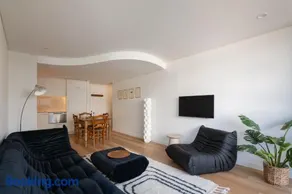 The Icon Surry Hills Stylish 1Bed w Parking - Image 1